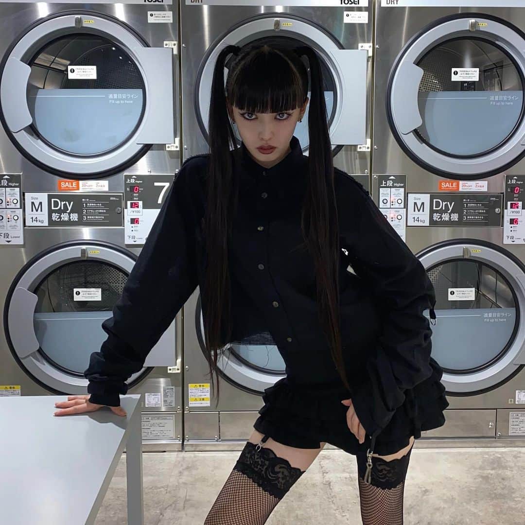 セナのインスタグラム：「⭐︎⭐︎⭐︎ . . . . . . . . . . . . . . . . . . . . . . . . . . . . . . . . . . . . . . . . . . . . . . . . . . . . . . . . . . . . . . . . . . . . . . . . . . . . . . . . . . . . . . . . . . . . . . . . . . . . . . . #黒髪 #黒髪ロング #ロングヘア #スーパーロング #前髪  #黒髪スーパーロング #赤リップ #ぱっつん前髪 #ワイドバング #作撮り #黒髪ぱっつん #フルバング #model #作品撮り #サロモ #サロンモデル #古着 #ootd #ootdfashion #fyp #いいね返し #モデル #instagood #instalike #nana #aiyazawa #矢沢あい #オン眉 #rock #selfie」