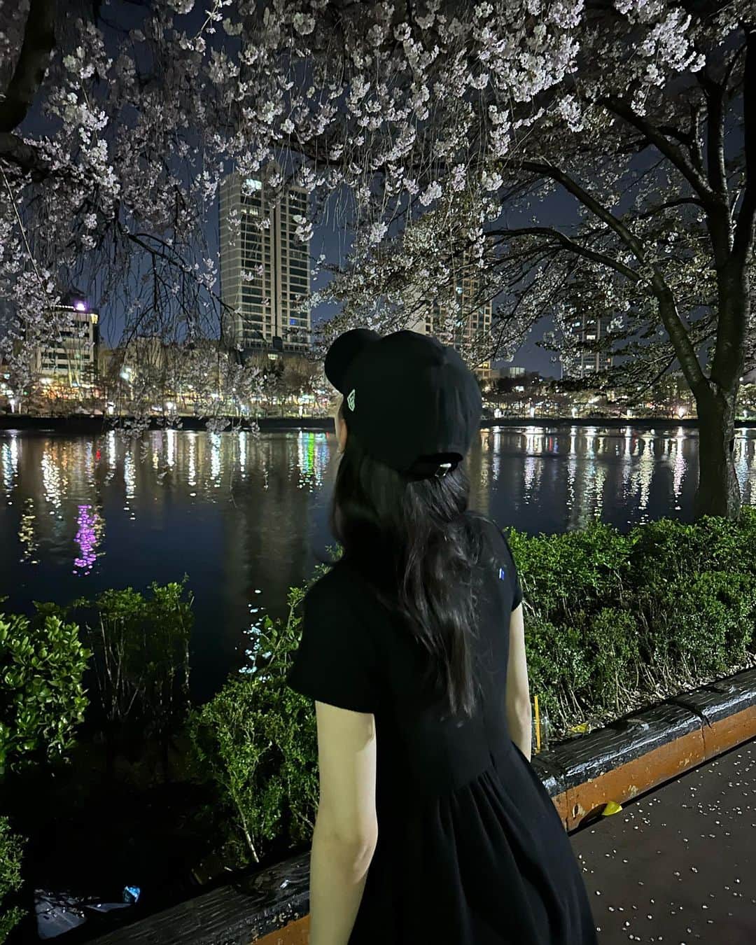 カン・ハンナのインスタグラム：「봄밤🌝」