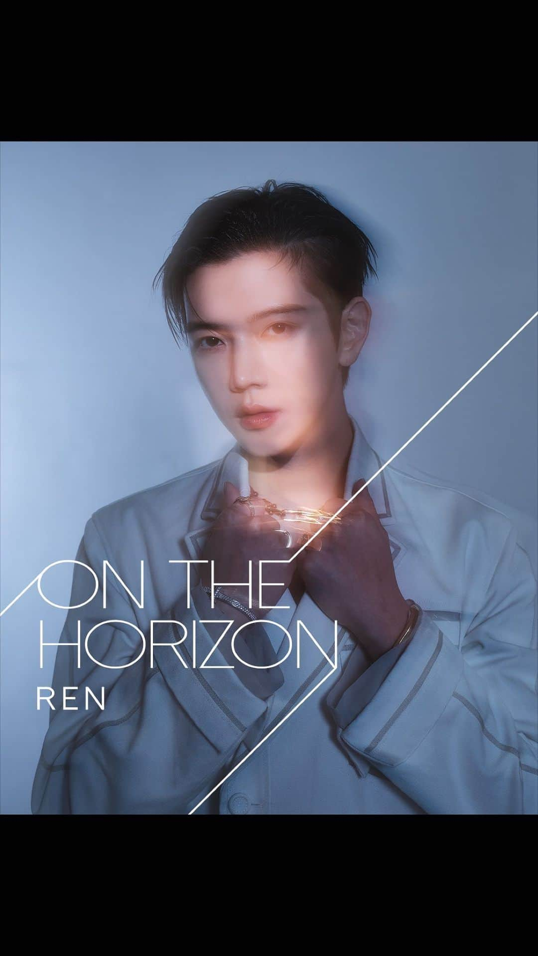 レン のインスタグラム：「ELLE MEN 2023 ISSUE 06 BIG STORY INTERVIEW REN Choi Mingi《On The Horizon》  晝夜交替，破曉過後重新開始。出道已十年的 REN，由長髮造型、老么身份的團體成員，走到現在以個人形式活動。如今獨自重新開始，他又是如何克服內心的掙扎？冉日升起，地平線上迎來的，會是何番風景？  데뷔 10주년이 넘는 렌이 처음엔 막내로서 활동을 했지만, 이제는  홀로서기를 시작합니다. 당연히 여러가지 복잡한 고민이 많을텐데... 그런 마음을 어떻게 극복할까요?  Creative Direction and Stylist @wi1yeungiam_ Producer @wwkayley Videographer @have_sound_have_pic Gaffer @usarmy1603 Lighting Assistant @dickyh0 Video Editor Roger Cheng Vfx Designer Ben Lam Interview @wwkayley @yng_lm Text @yng_lm  Wardrobe @alexandermcqueen, @dior, @bulgari, @tiffanyandco, @gentlemonster from @puyioptical Styling Assistant @summmerli Makeup Moon Jooyoung @rue_710 Hair Park Okjae @rue_710  Artist Management BIG PLANET MADE Ent. Coordination Kara Chung  #ELLEMEN #ELLEMENHK #BIGSTORY05 #ChoiMingi #REN」