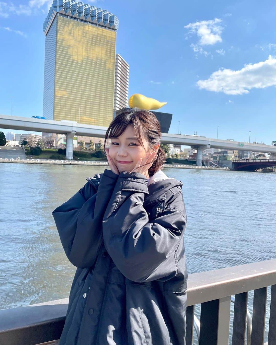 杉浦みずきのインスタグラム：「. あ、あたまに、、、🫣  ゆめのさんのいたずらです笑笑  今日からモニフラはリニューアルしました！ 東京インフォメーションは、変わらず私とゆめのさんが担当します😊 オープニングの音楽だけ変わったよー😂  #モニフラ #東京インフォメーション」