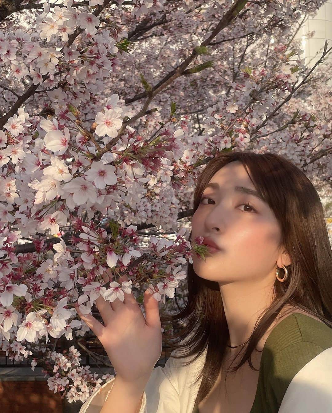 山崎亜美瑠さんのインスタグラム写真 - (山崎亜美瑠Instagram)「さくら. . . #桜 #桜ノ宮 #お花見」4月3日 21時44分 - amiru__7