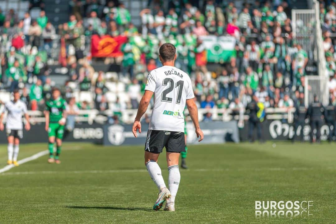 デイビット・ゴールダーさんのインスタグラム写真 - (デイビット・ゴールダーInstagram)「vs. Racing de Santander  +3 ⚪️⚫️」4月3日 21時52分 - davidgoldar