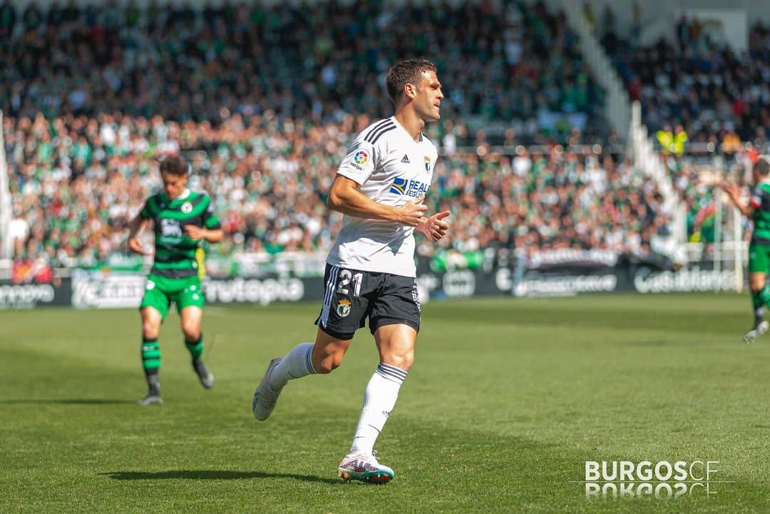 デイビット・ゴールダーのインスタグラム：「vs. Racing de Santander  +3 ⚪️⚫️」