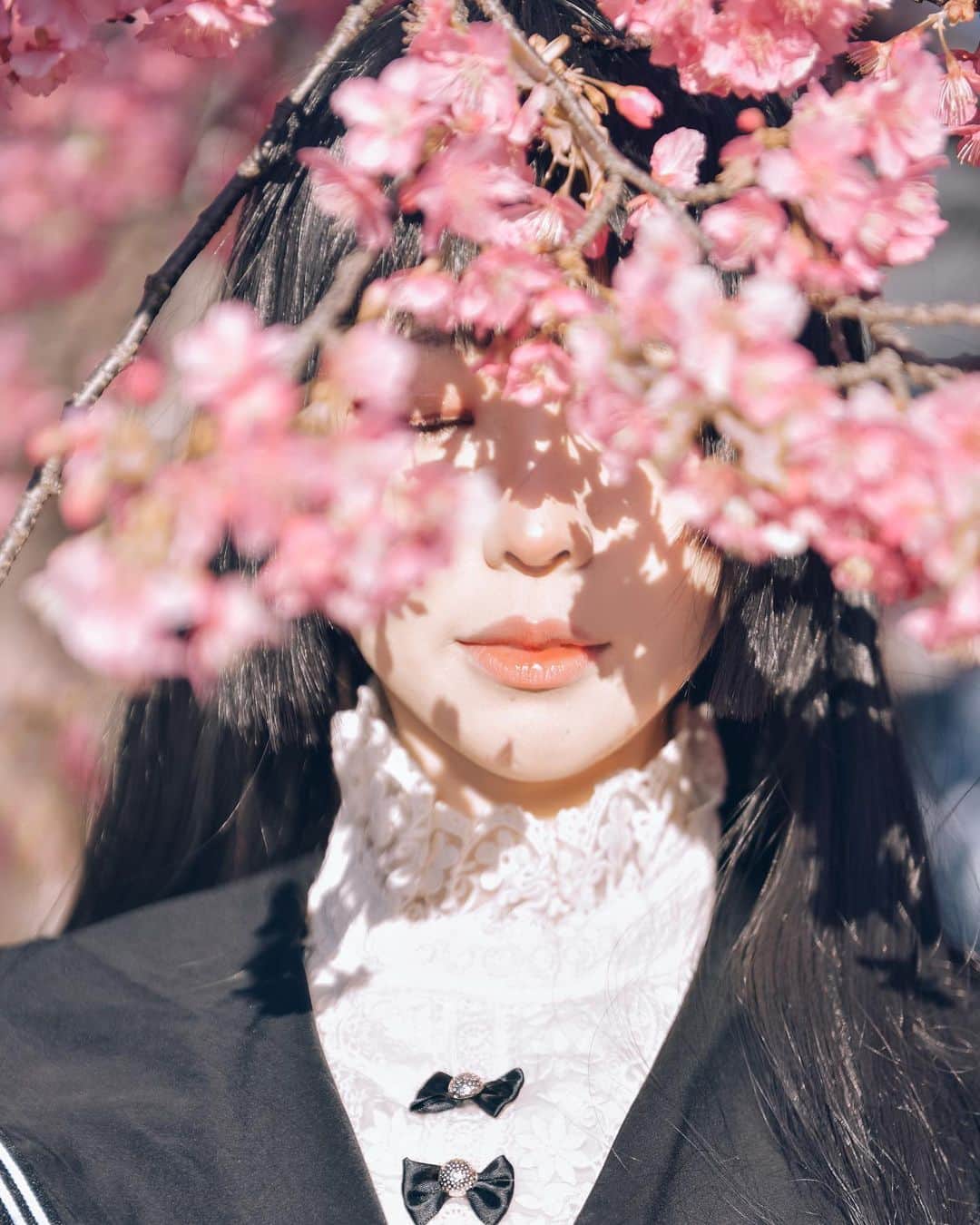 Elyさんのインスタグラム写真 - (ElyInstagram)「Cherry blossoms and you reflected in the pupil.🌸  瞳に映る桜と君🌸  映照在瞳孔的你和櫻🌸  📷 @dzzdm」4月3日 21時53分 - eeelyeee