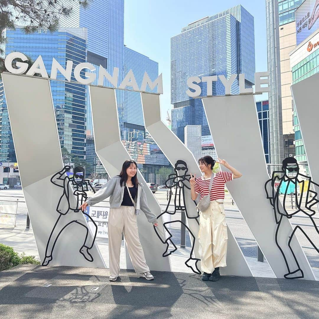 蒼木るいさんのインスタグラム写真 - (蒼木るいInstagram)「韓国旅行行ってきた〜🇰🇷  めちゃくちゃ楽しかった朝も昼も夜もひたすら洋服みてひたすら食べた😋🥰 このウォーリーみたいなトップスも韓国で安く買ってすぐ着た❤️笑  また行きたい！絶対行く〜！🏃  #カンナムスタイル #韓国旅行 #韓国ファッション #韓国料理 #🇰🇷💕 #韓国グルメ #패션 #일본 #일본여자 #강남여자 #江南 #カーゴパンツコーデ #カーゴパンツ #sly」4月3日 21時56分 - rui__aoki__