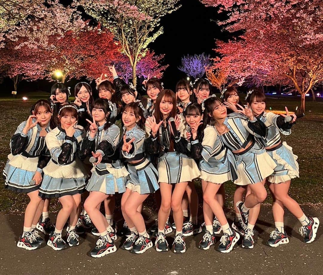 SKE48さんのインスタグラム写真 - (SKE48Instagram)「【 #CDTV30周年SP 】 ご覧いただいた皆さま！ありがとうございました🧡  #48グループ メドレーは 「#パレオはエメラルド 」  #AKB48 @akb48 ×#SKE48 ×#NMB48 @nmb48_official ×#HKT48 @official_hkt48 の4グループで 「 #ヘビーローテーション 」  を披露させていただきました！  満開の桜の中でのパフォーマンス、楽しんで頂けましたか？🌸  これからもSKE48、48グループをよろしくお願いします！  そして改めて#CDTV 30周年おめでとうございます㊗️  #青海ひな乃 #井上瑠夏 #北川愛乃 #坂本真凛 #野村実代 #青木莉樺 #江籠裕奈 #太田彩夏 #岡本彩夏 #日高優月 #浅井裕華 #熊崎晴香 #佐藤佳穂 #末永桜花 #菅原茉椰 #髙畑結希  #idol #48group」4月3日 22時09分 - official_ske48