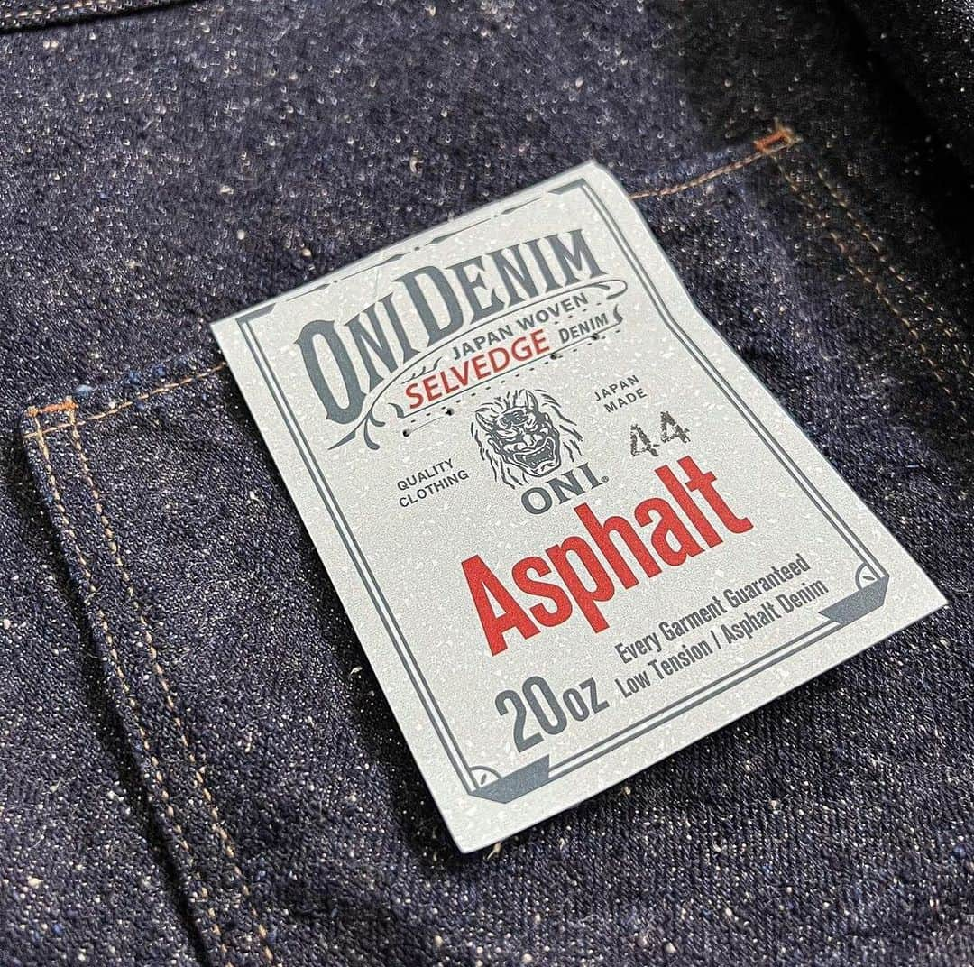 Denimioさんのインスタグラム写真 - (DenimioInstagram)「We don't know if anybody still needs convincing but OH BOY is that asphalt coverall from #onidenim a spectacular piece of clothing!  #Denimio #denim #denimhead #denimfreak #denimlovers #jeans #selvedge #selvage #selvedgedenim #japanesedenim #rawdenim #denimcollector #worndenim #fadeddenim #menswear #mensfashion #rawfie #denimporn #denimaddict #betterwithwear #wabisabi」4月3日 22時03分 - denimio_shop