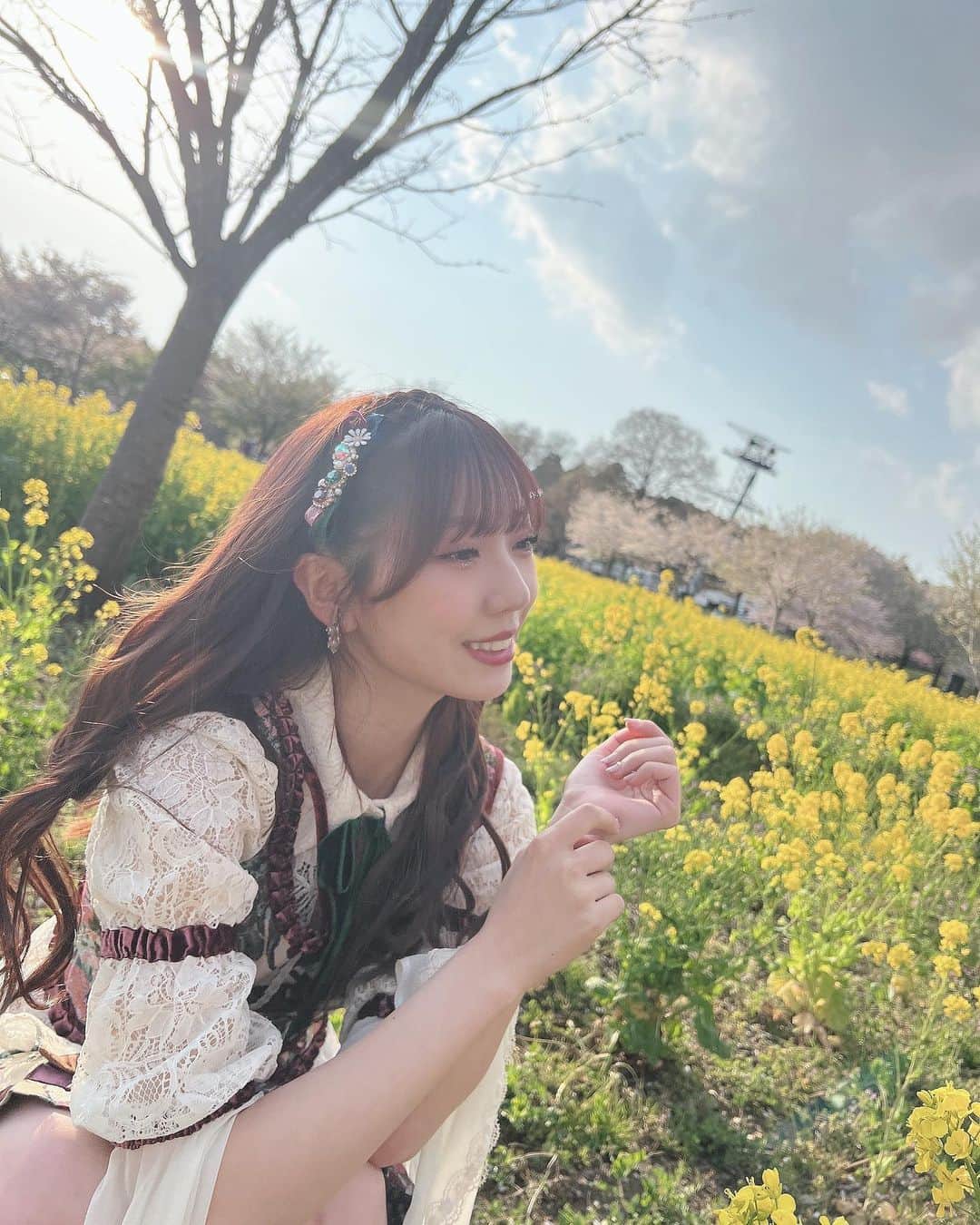 坂本りののインスタグラム：「#cdtvライブライブ  ご覧いただきありがとうございました☺ 菜の花と桜がいっぱいの場所からメロンジュースをお届け🍈すてきな経験ができたことに感謝です。たのしかった！」