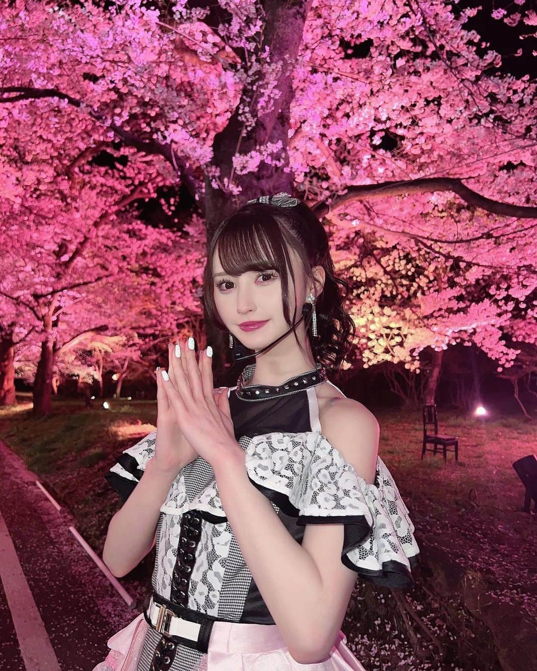 山本望叶のインスタグラム：「CDTV30周年SP 出演させていただきましたっ！みてくれましたか〜？桜綺麗..🌸」