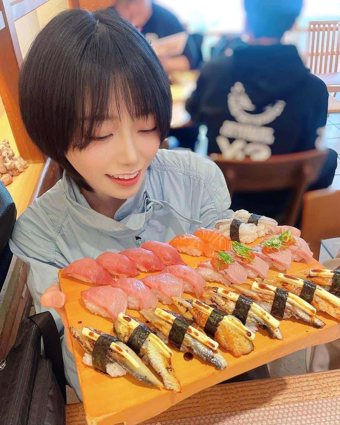 隈本茉莉奈さんのインスタグラム写真 - (隈本茉莉奈Instagram)「いっぱい食べてもいい、、？ この後おかわり2回とテイクアウトもした🍣　#大食い」4月3日 22時08分 - kumamoto_marina