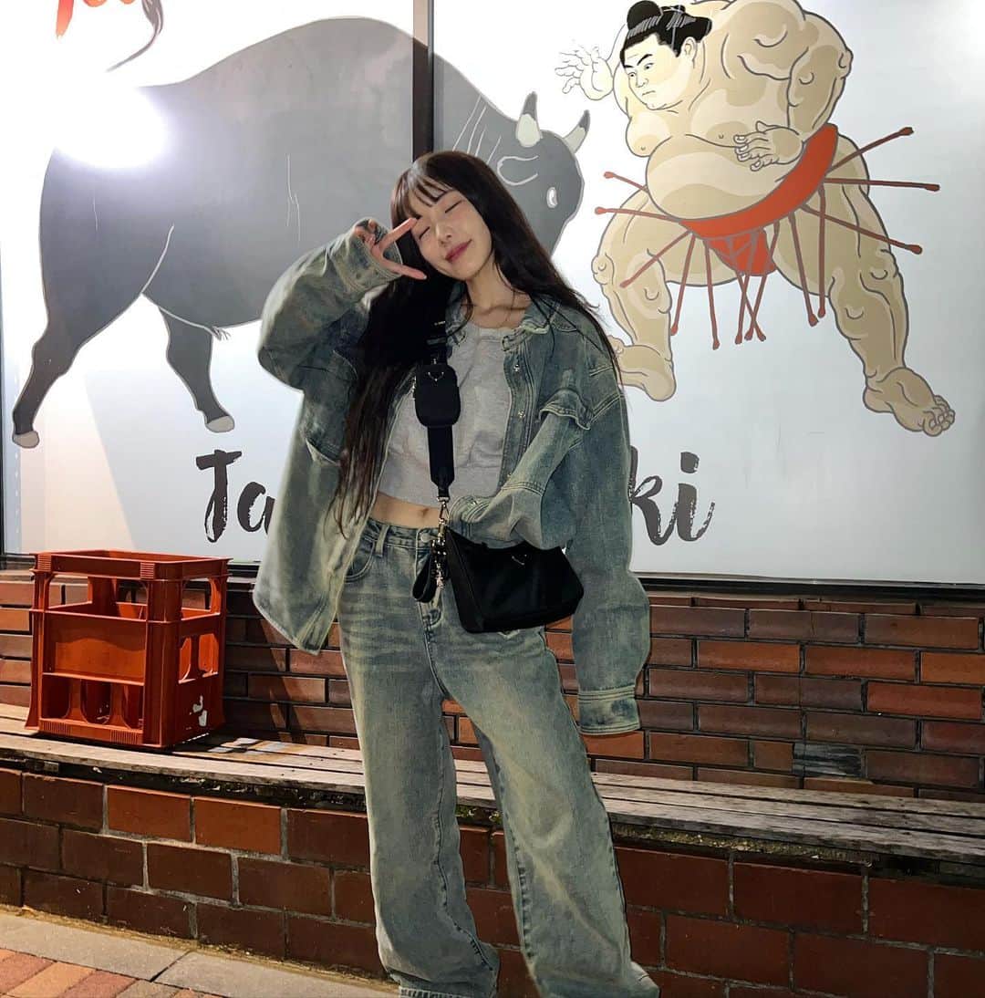 えみ姉のインスタグラム：「ㅤ タンパク質たっぷり補給してきたぞー！ 米と肉うめーーーーー ㅤ ㅤ 最近お酒全く飲めなってしまって まずお酒の味が嫌いになって どんどん健康体になりますね🍑 ㅤ 野菜も食いませんからプラマイゼロか？🥦 ㅤ」