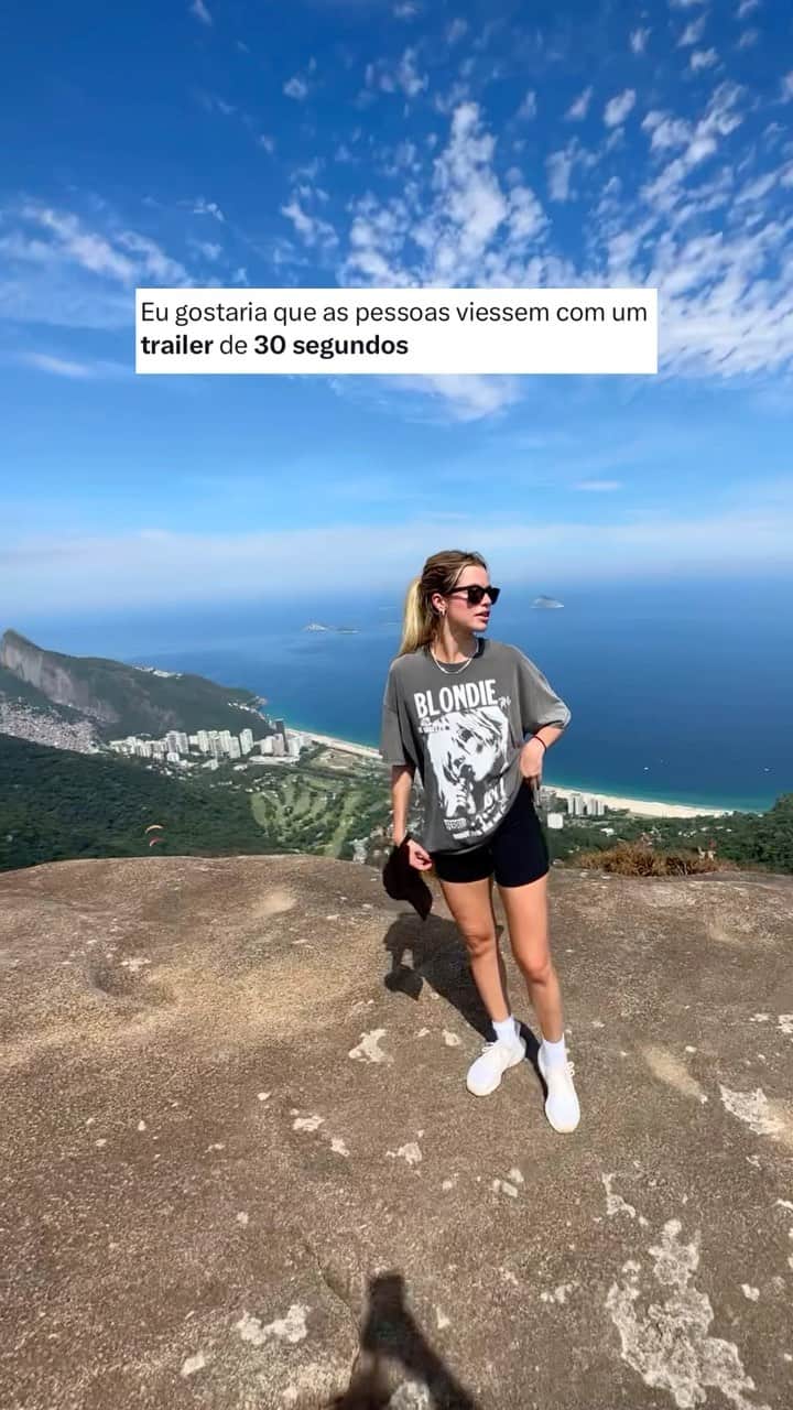 アガサ・モレイラのインスタグラム：「Se a sua vida virasse um trailer de 30 segundos, como seria?」