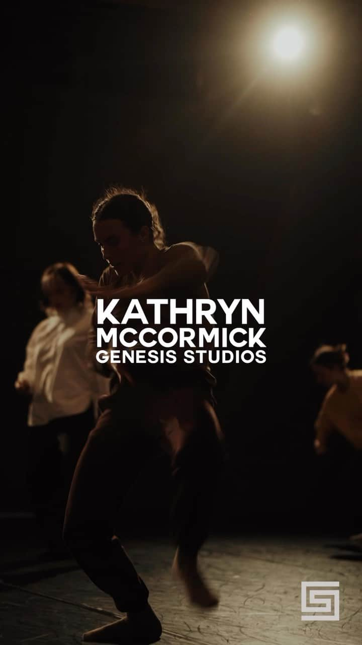 キャサリン・マコーミックのインスタグラム：「🕯️ POP UP CLASS W/ @kathrynrmccormick 🕯️  A beautiful evening filled with love and movement. Thank you for sharing your heart with the GENESIS STUDIOS community 🕯️✨🖤   🎥: @_parkranger_   *all media is now available via the link in our bio & stories*」