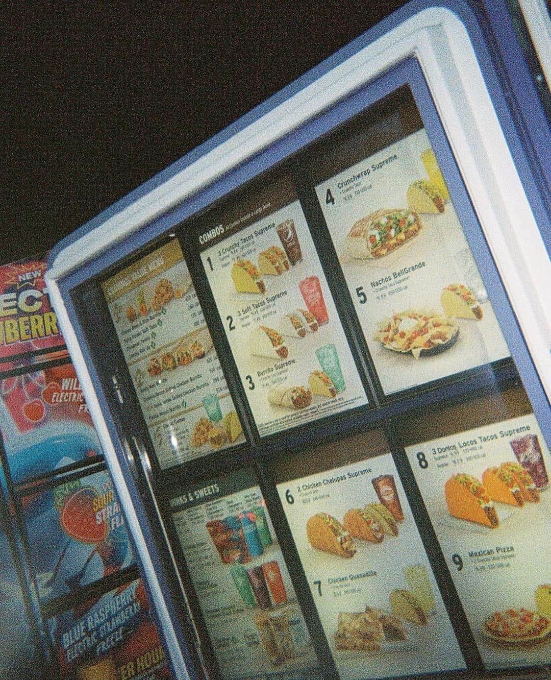 Taco Bellのインスタグラム：「Drop your late-night order.」