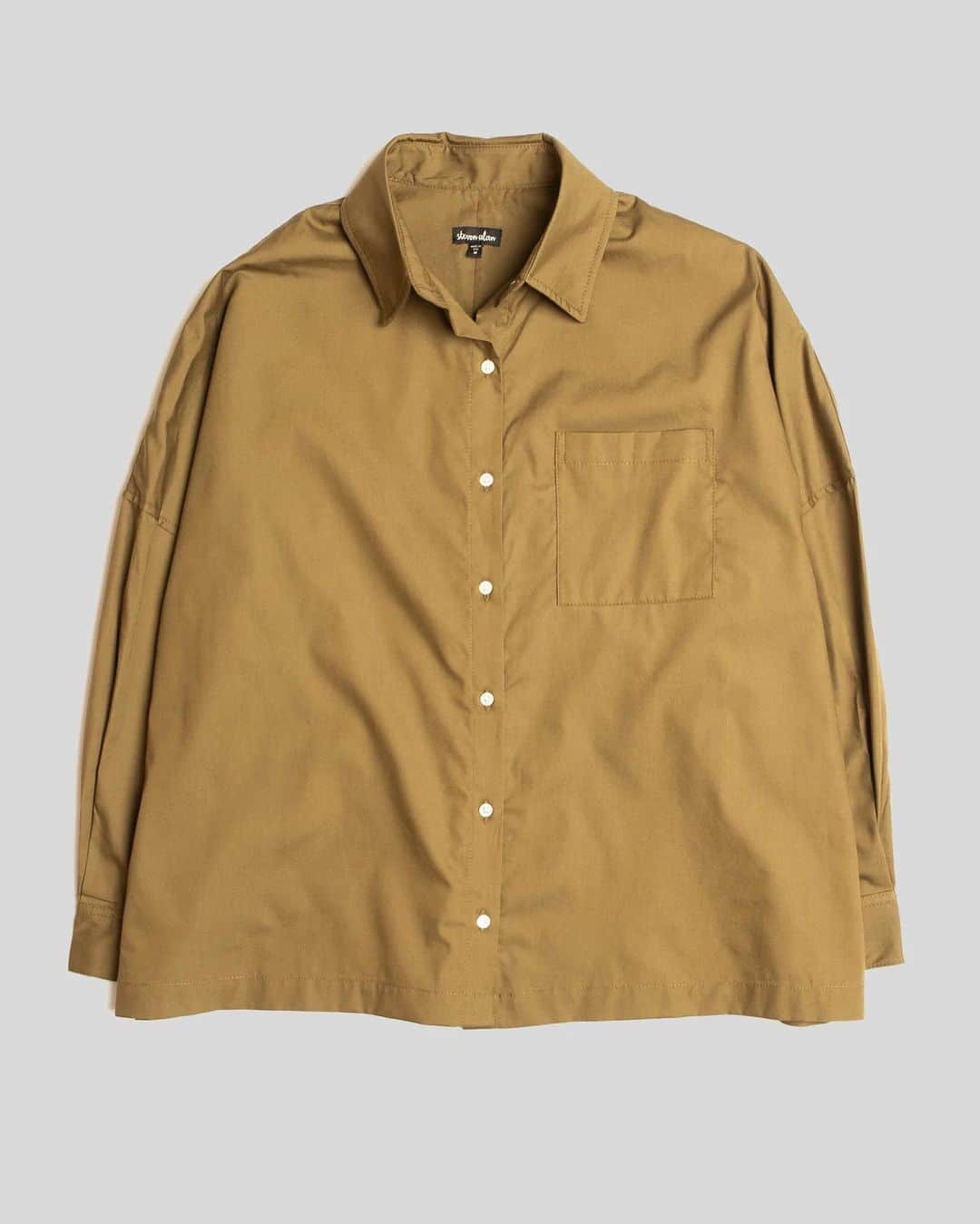 スティーブンアランさんのインスタグラム写真 - (スティーブンアランInstagram)「The Lucy Shirt is our definition of the perfect off-duty, "just threw it on" sort of shirt. With dropped shoulders, slightly cropped sleeves, and a free boxy fit, this shirt is going to take you effortlessly from the office to the weekend to drinks.」4月4日 8時50分 - stevenalan