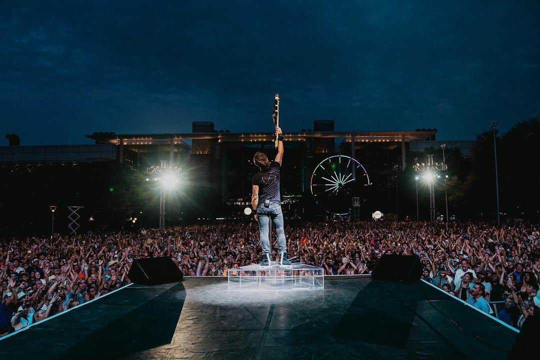 のインスタグラム：「Texas Time 🏀 thank you Houston !!!!!!! #CapitalOneJamFest」