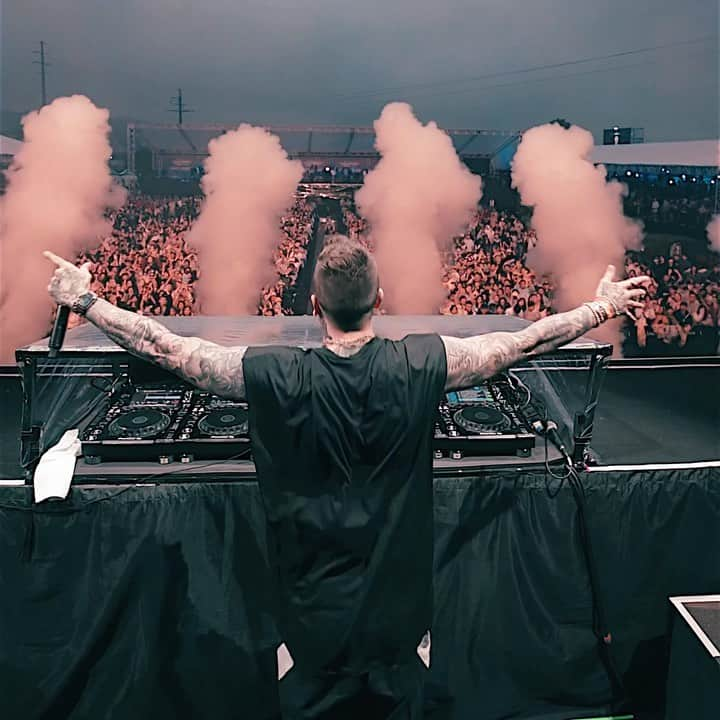 Blasterjaxxのインスタグラム：「The energy was insane last weekend 🤯 Thanks for having me Creamfields! Which tune would you choose to experience live? ➡️」