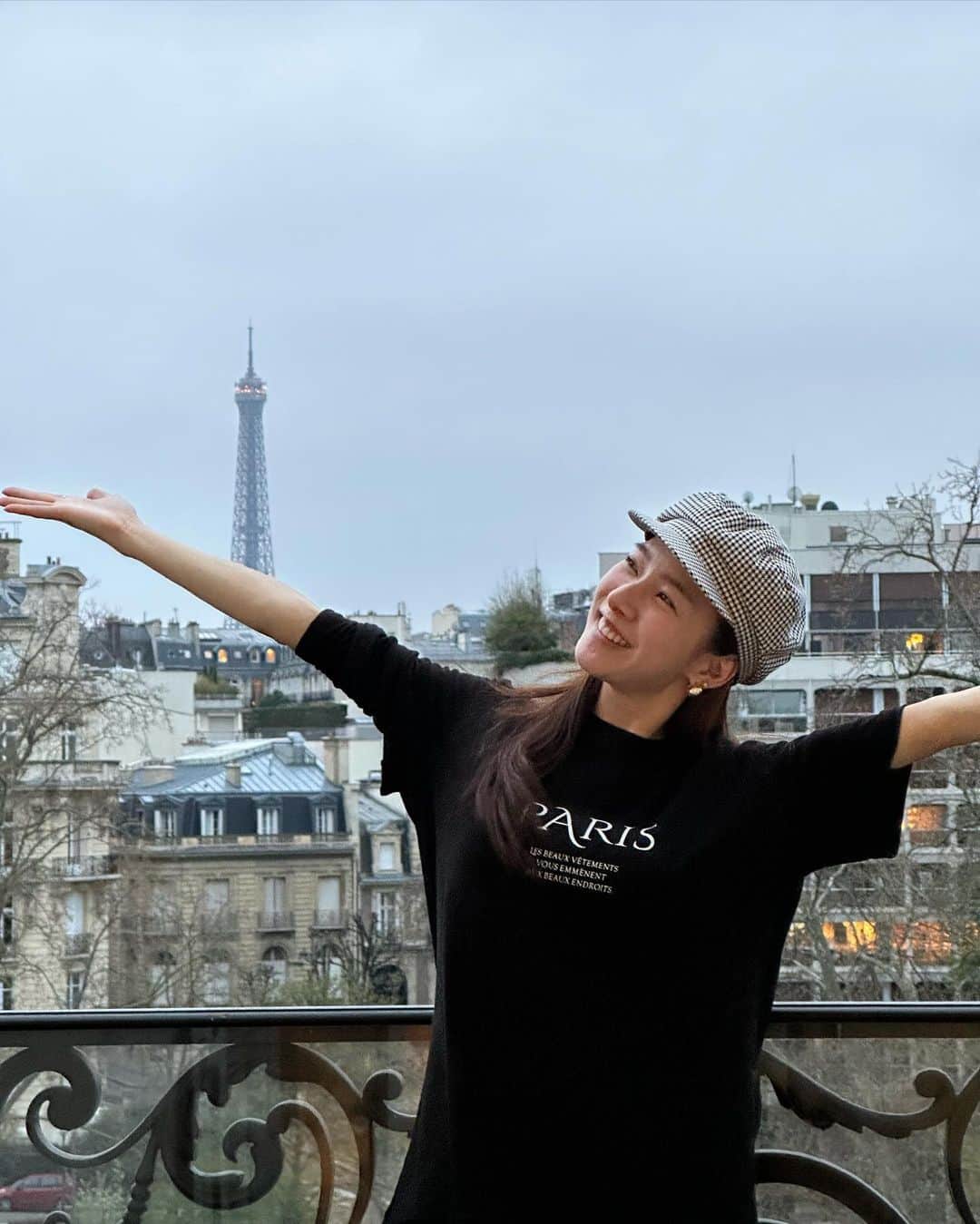 キム・ソウンのインスタグラム：「파리가서 오랫동안 알던 대표님댁에😎 맛있는 집밥 해주셔서 감사합니당🫶 덕분에 너무 좋은 시간이였어요!!!!」