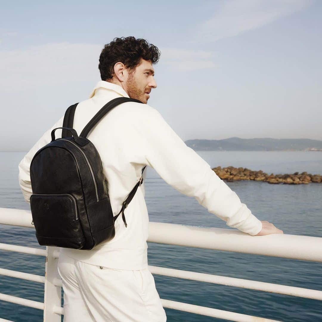 イルビゾンテのインスタグラム：「Discover our exclusive backpacks. The best part? They fit every occasion: from a business meeting to a  more casual one.   #ilbisonte #sustainability #timelessbeauty #ss23 #menstyle」