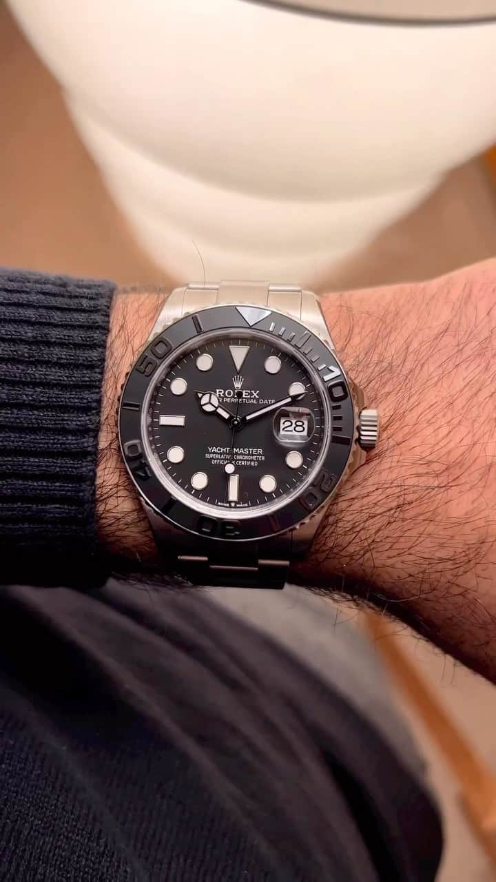 WATCHMANIAのインスタグラム：「The new Rolex Yacht-Master 42 in RLX titanium.  @swisswatches 🎥」