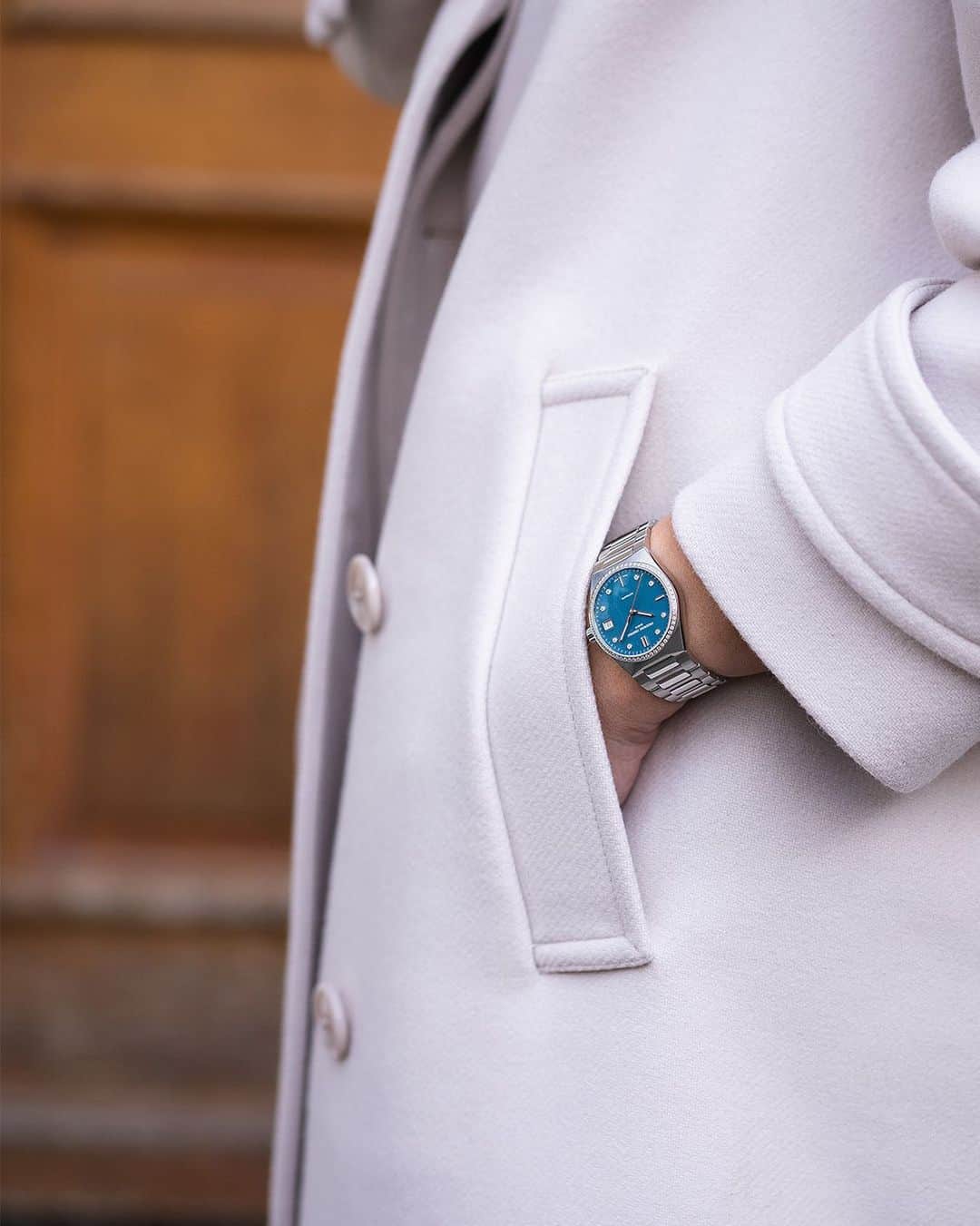 のインスタグラム：「Whether for a formal wear or a more casual dress, this creation will shine on any woman’s wrist.  #HighlifeCollection #LadiesWatch #WatchesAndWonders2023」