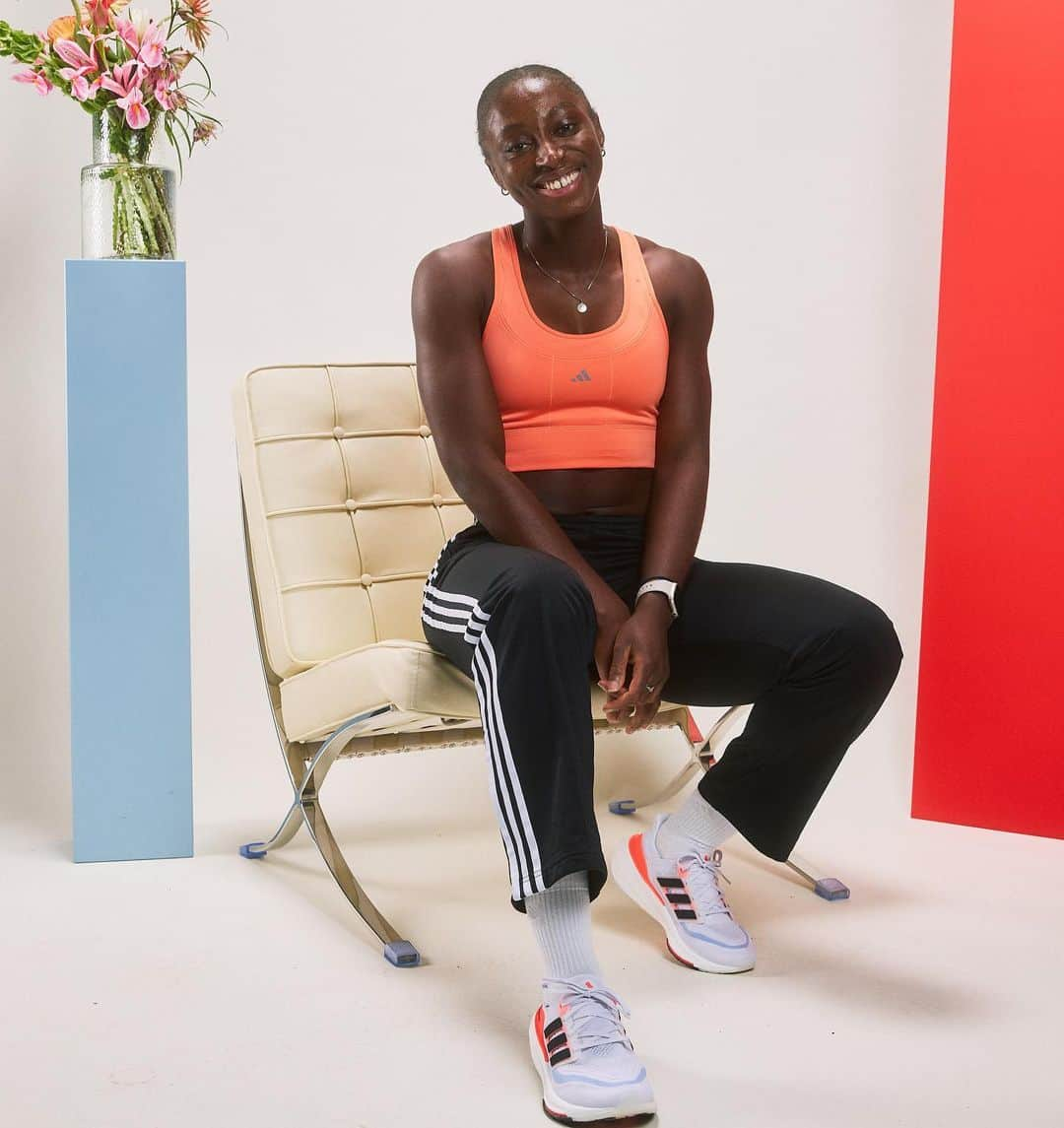 リサ・マリエ・クウェイイーのインスタグラム：「big smile, take the ✈️ tomorrow to grind in the sun.☀️ 🏋🏾‍♀️   #qsgverkehrstechnik #adidas」