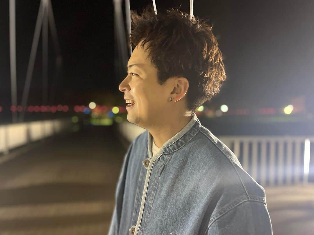 八島諒のインスタグラム：「. これが僕の左側です . . #右側より #左側の方が好き #右目より #左目の方が好き #岩盤浴より #サウナが好き  #サウナイキタイ」