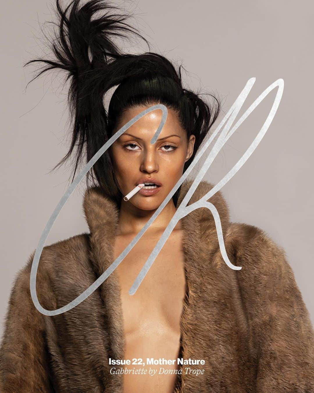 カリーヌ・ロワトフェルドのインスタグラム：「Mother Nature 💚 @crfashionbook out now」