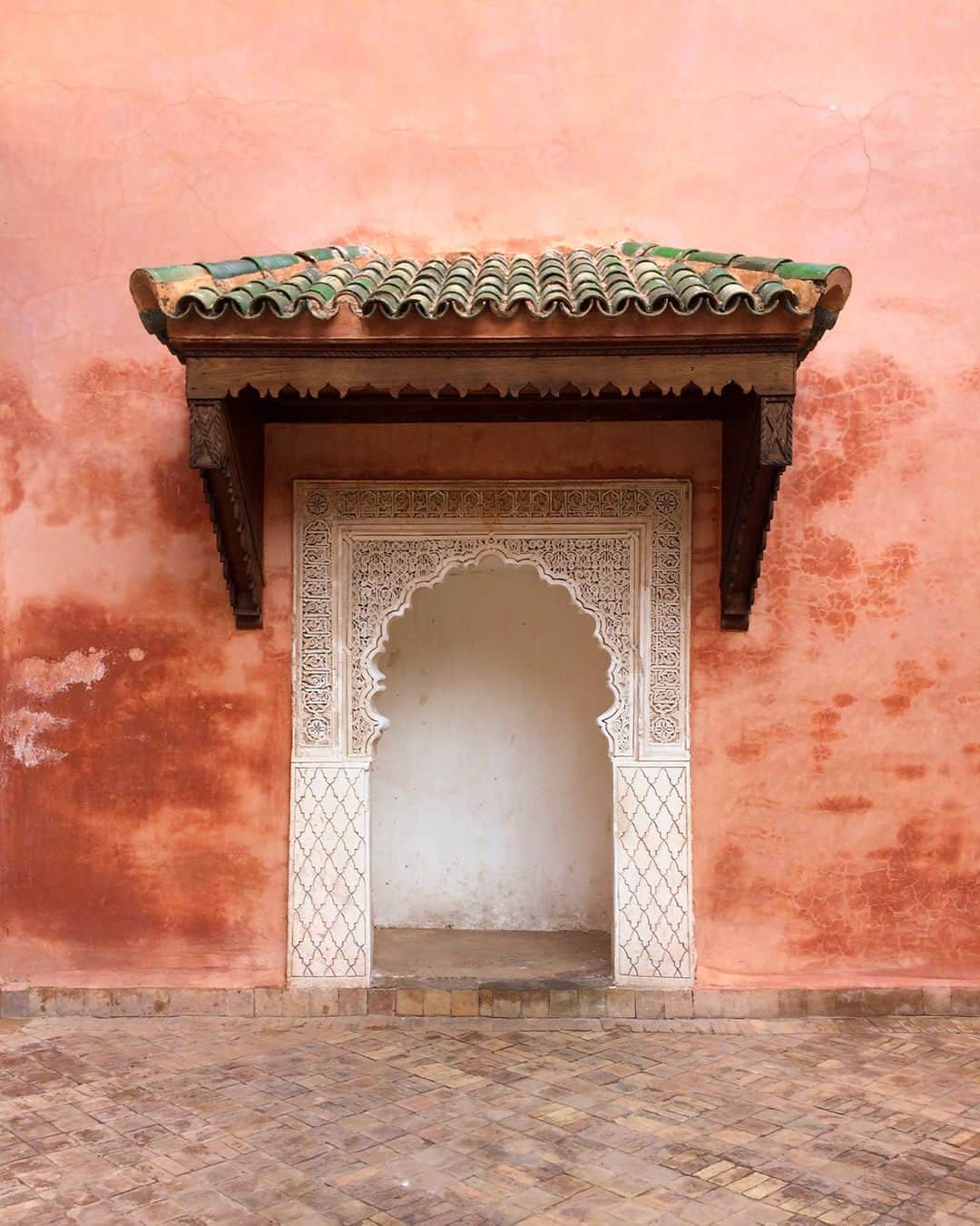 デレクラムのインスタグラム：「Your door to the world: Morocco. Wear styles inspired by the traditional beauty that abounds. #DerekLam10Crosby」