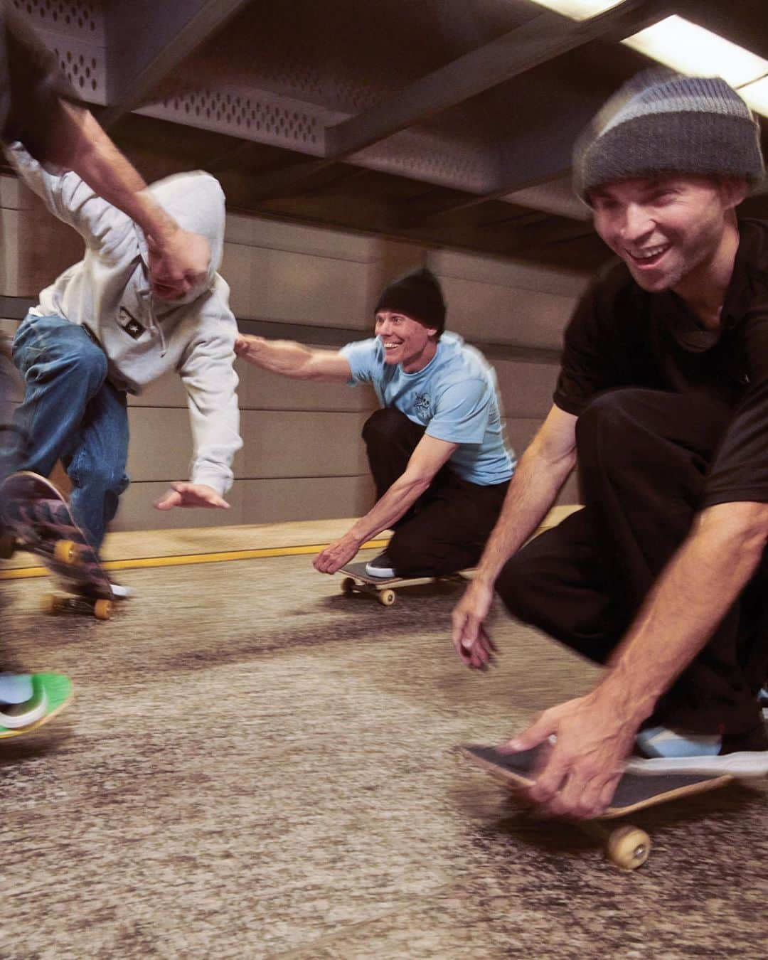 フォースターのインスタグラム：「subway dwellin’ 🚊 the #LakaiFourstar collection is now available at skateshops worldwide and Lakai.com ⭐️⭐️⭐️⭐️  📸: @andrewjamespeters」