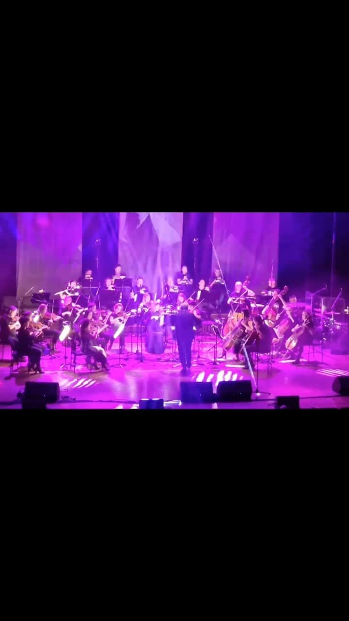 シン・コールのインスタグラム：「My hometown orchestra performed my “Feel Good” live 🇪🇪💙🎻  #pärnu #estonia #orchestra #ncs #nocopyrightsounds #eesti #visitestonia」