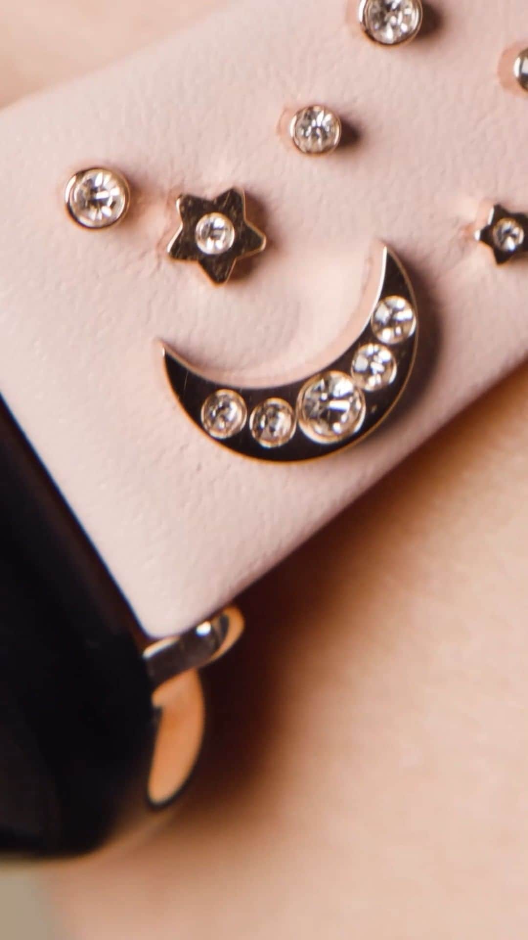 のインスタグラム：「A strap that will leave you starstruck- literally✨💫」