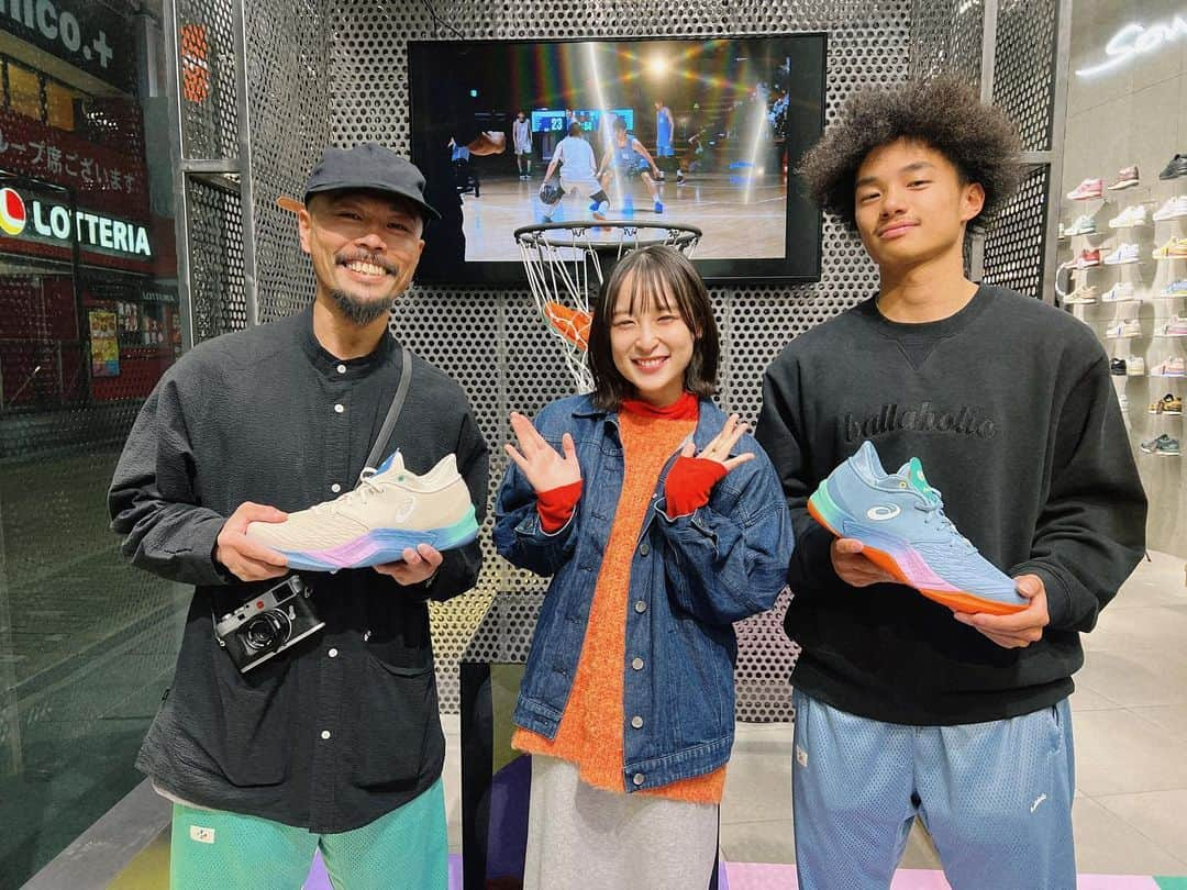 中崎絵梨奈のインスタグラム：「ASICS × ballaholic 👟🏀Collaboration Model  "Ball On Journey"  最高にかっこよくてかわいかった...」