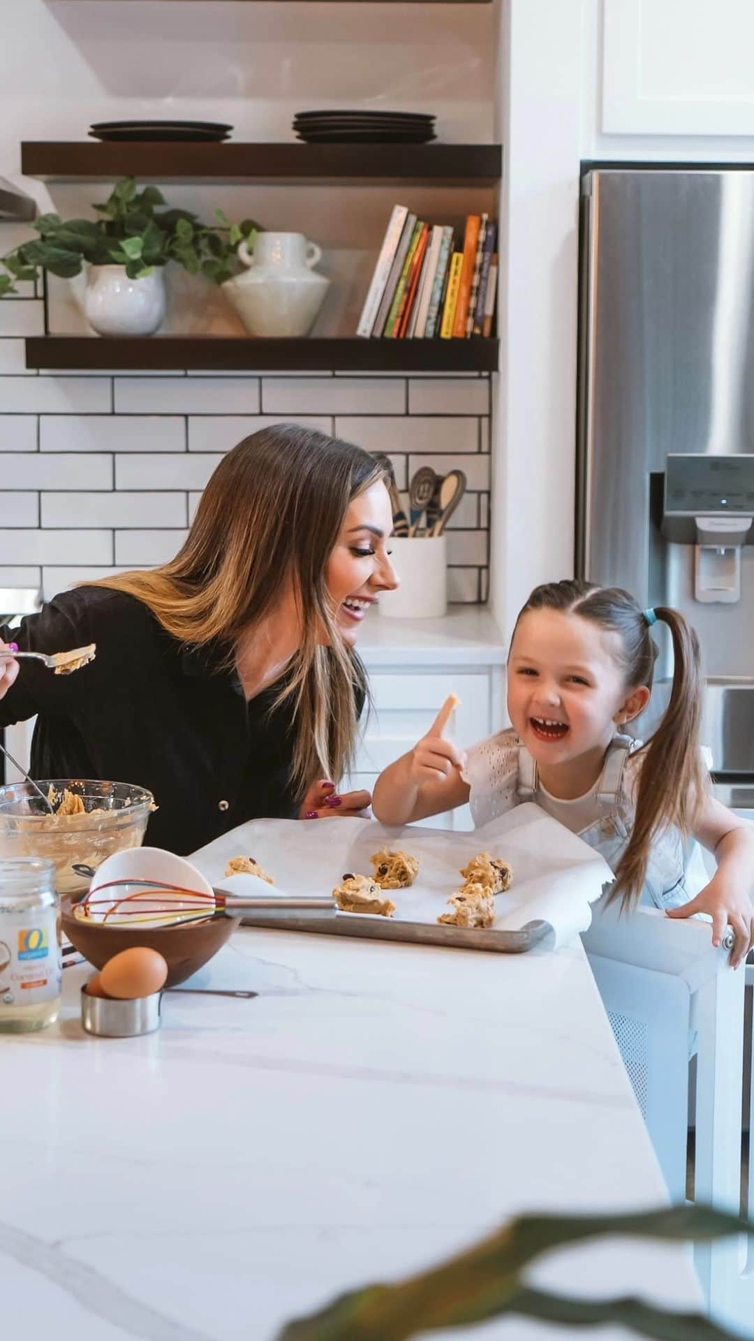 Paige Hathawayのインスタグラム：「♡ LAST CHANCE TO ENTER ♡ GIFT ONE OF YOU a @guidecraft_official kitchen helper! (See post from 5 days ago for more details)   HOW TO ENTER TO WIN: 1️⃣ LIKE this post  2️⃣ FOLLOW @guidecraft_official and — myself   3️⃣ TAG ALL YOUR FRIENDS! (1 friend per comment) Every friend you tag gives you another chance to win!  This giveaway is open worldwide 🌎  SHARE THIS POST ON YOUR STORIES FOR 10 EXTRA ENTRIES! Accounts on private or public are eligible to win! This giveaway is not sponsored, administered or associated with instagram. No purchase necessary.   WINNER WILL BE ANNOUNCED IN 24 HOURS — GOOD LUCK 🍀」