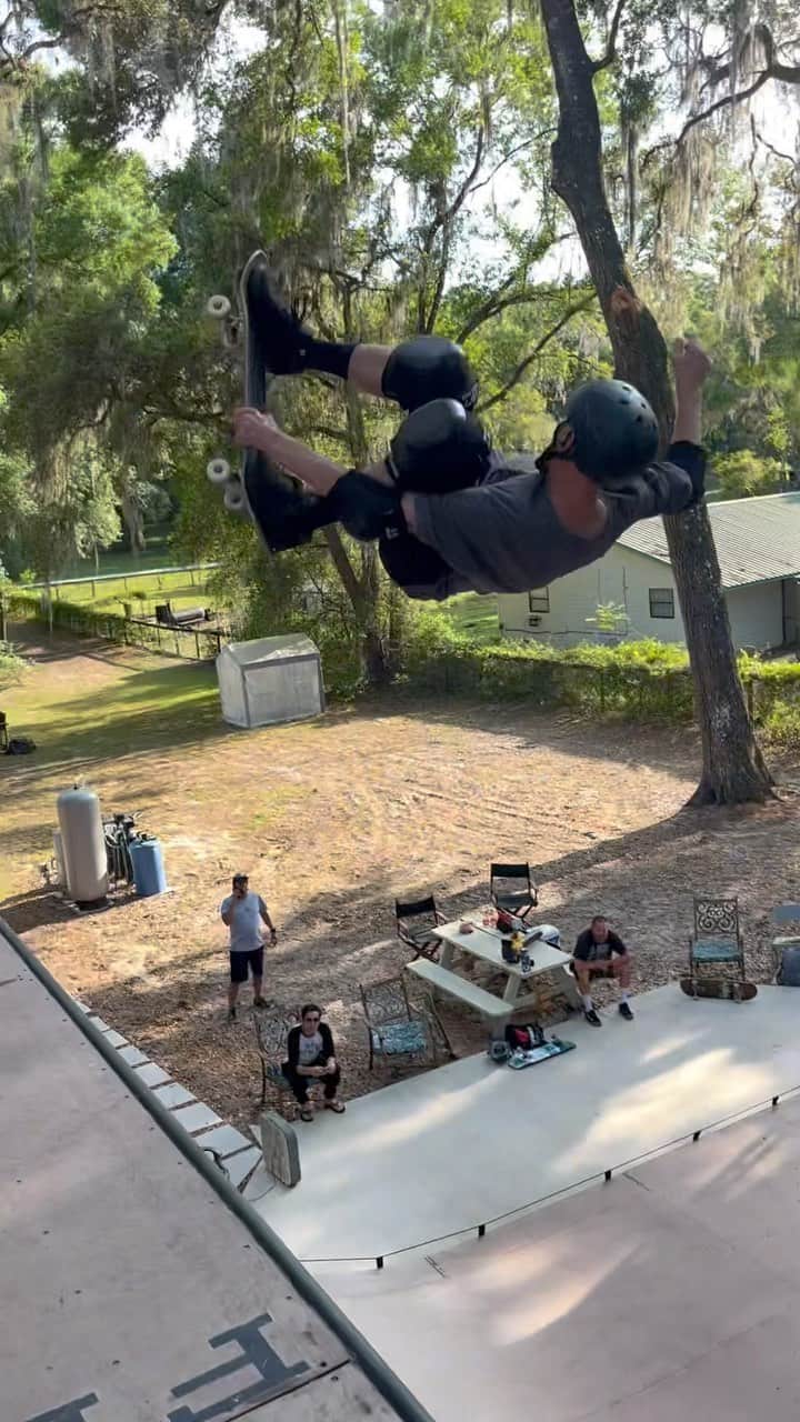 ジェイク・イラーディのインスタグラム：「Fun sesh at @philhajal ramp yesterday!  Been a couple years since I’ve padded up 😅」