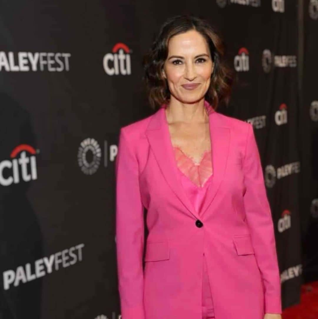 ウェンディ・モニツのインスタグラム：「It was a pleasure meeting “Yellowstone” fans and chatting about the show this weekend at PaleyFest  💕💛💕 #paleyfest」