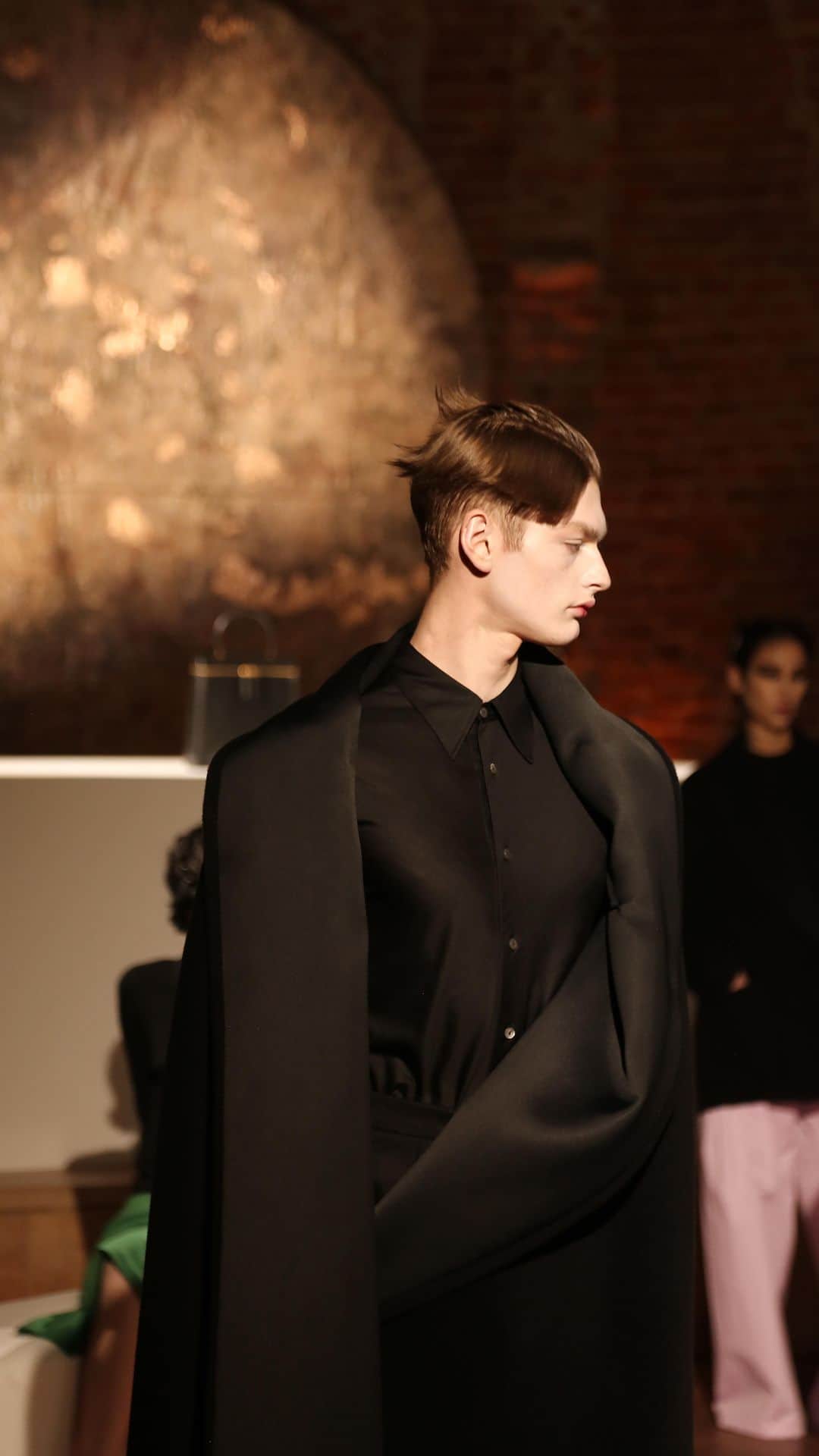 ミラショーンのインスタグラム：「PERFORMANCE FW23 #MFW  Creative Director Marc Audibet #marcaudibet  Styling Nicola Pantano @nicolapantano_ Mua Simone Gammino @simone__gammino, Hair Giovanni Iovino @giovanni28iovino at @JulianWatsonAgency  @julianwatsonagency Sponsor @framesiofficial Framesi Hair Artist @davidecichello Pht @alexandermoorestudio Press office Teresa La Fosca @teresalafosca_pr #milaschon #fw2324 —」