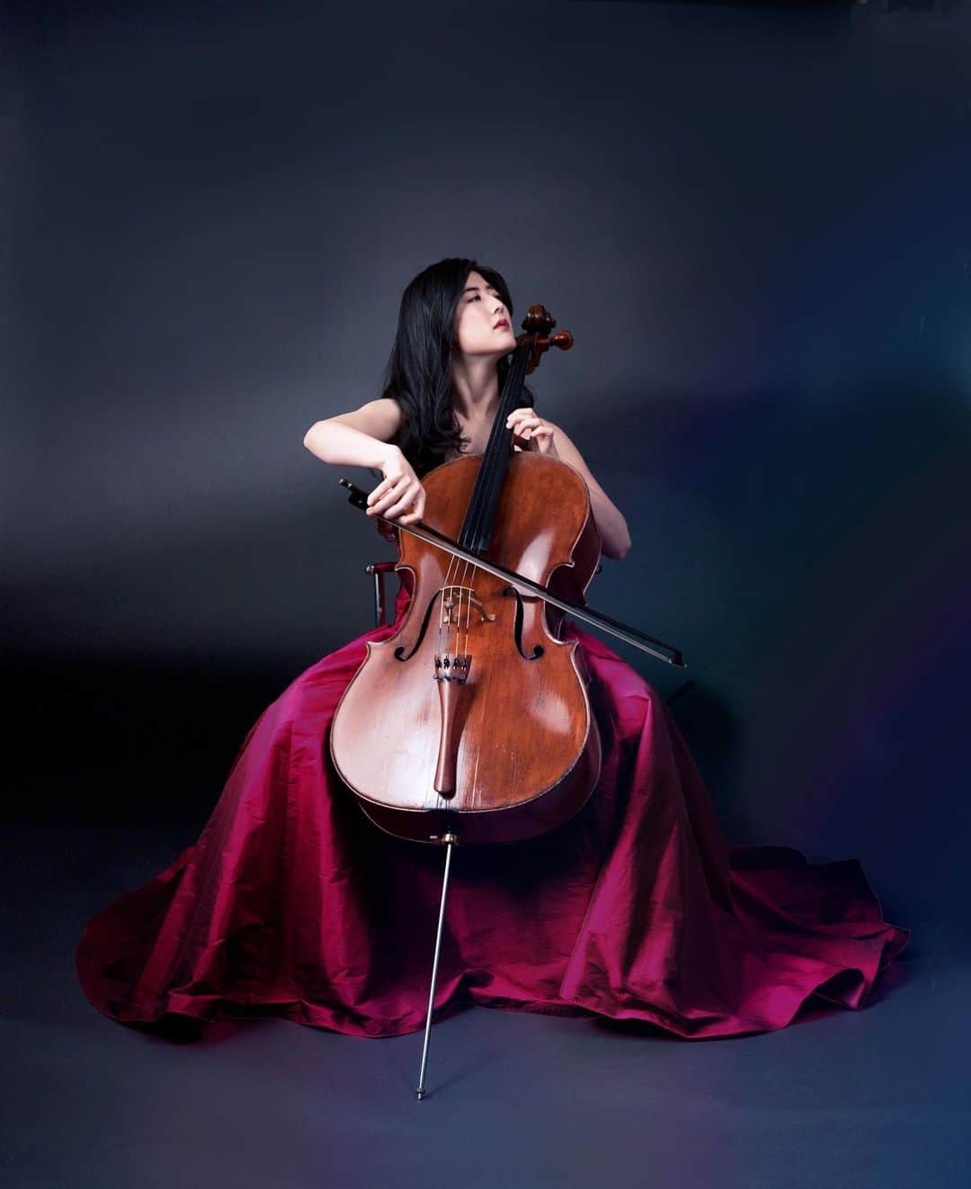北野美奈のインスタグラム：「Ayano is a cellist ofa  few people can play both of modern cello and baloque cello  among pear in the world @ayano_kamimura   she joins international orchestras . hope this visual flieis with her music .  thank you so much for having me.  https://www.japanarts.co.jp/artist/ayanokamimura/?=photo  #Repost @japanarts_corp   HTJ managemnt Prducer @takeshi_htj  retouch assistant @swingys   ・・・ チェリスト上村 文乃の新しいアーティスト写真です🎶  【4月のコンサート情報】  ■東京・春・音楽祭2023ミュージアム・コンサート東博でバッハ vol.63　上村文乃 2023年4月4日(火)19:00開演（18:30開場） 東京国立博物館 法隆寺宝物館エントランスホール  ■Kleine Harmonie Orchester 第8回定期演奏会 2023年4月294日(土)14:00開演（13:30開場） 横浜みなとみらいホール 大ホール  #上村文乃 #AyanoKamimura #チェロ　#チェリスト  #womansempowerment」