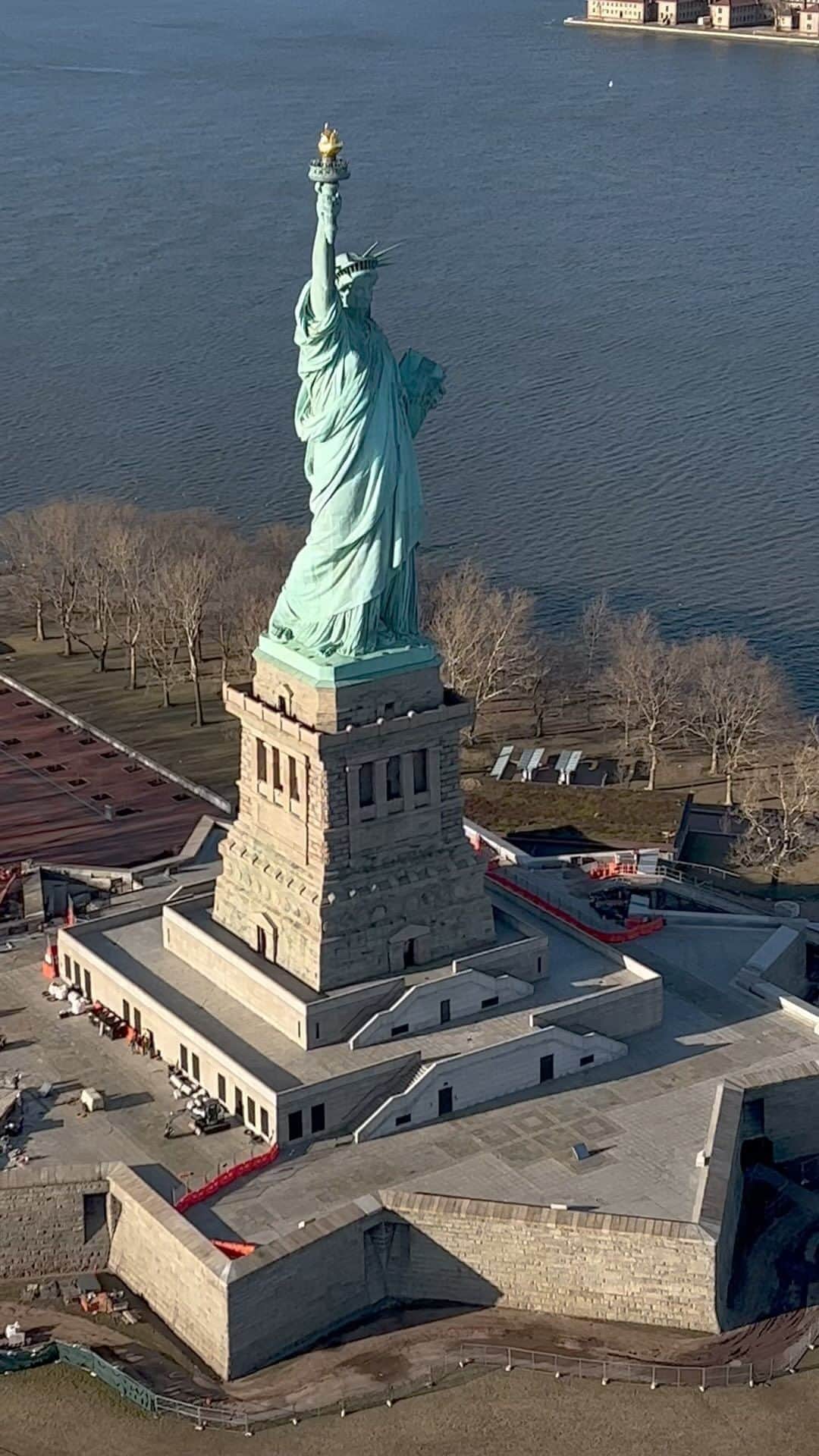 nyonairのインスタグラム：「🚁✨   #reels #reelsinstagram #nyc #newyorkcity」