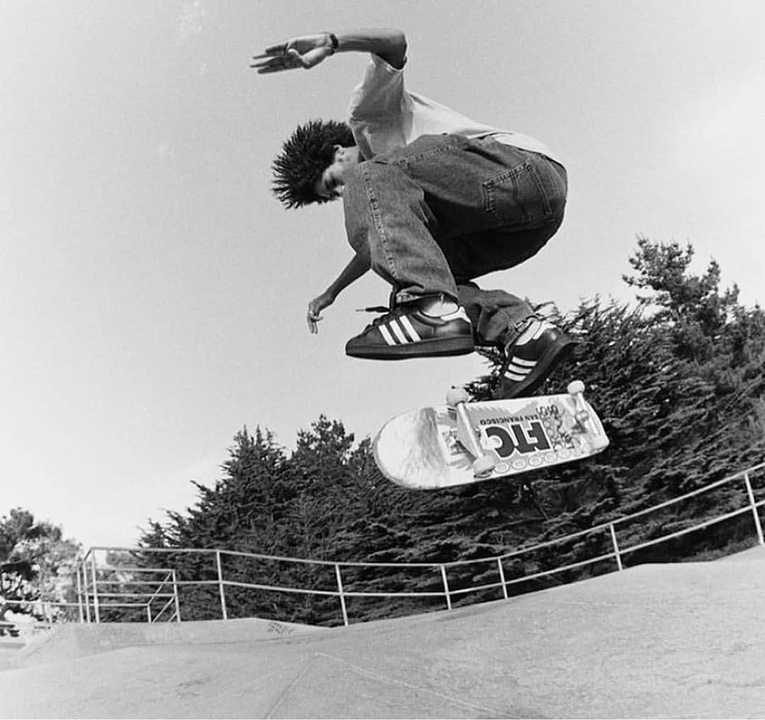 エフティーシーのインスタグラム：「👑 #DrakeJones 📸 @theohand  1995 — Nollie Backside Flip at Fort Miley, SF 🌉  ♻️ @v_i_n_t_a_g_e_s_k_a_t_e #ftc #ftcskateboarding #forthecity #ftcsanfrancisco #ftcjp #ftctokyo #ftcnagoya #ftcosaka」