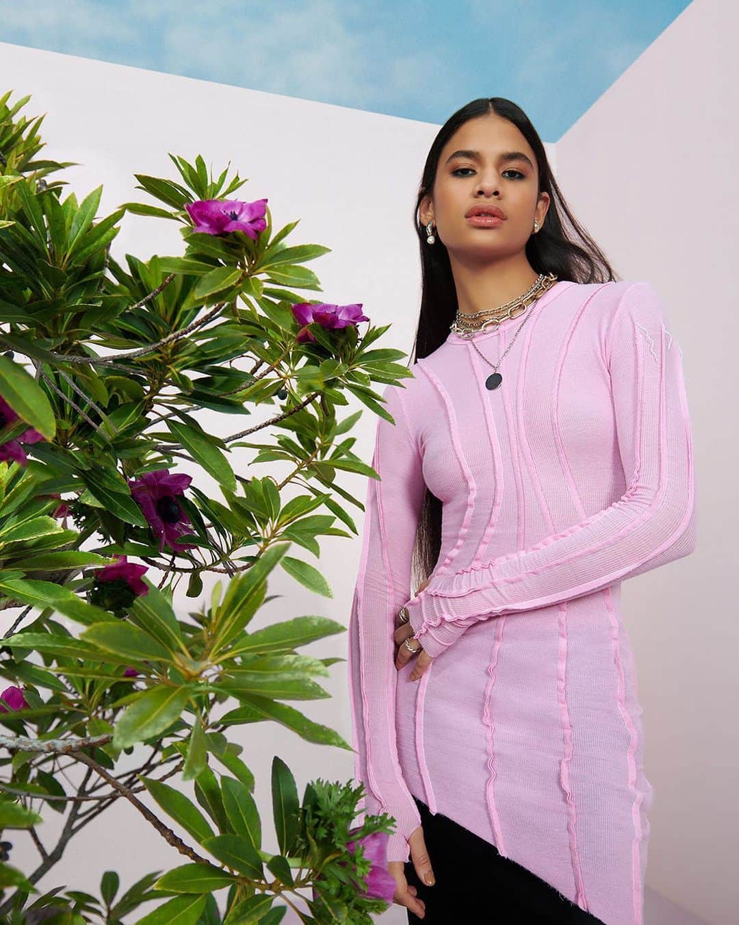 Nordstromのインスタグラム：「Happy Earth Month! 💙💚 We're committed to a better tomorrow—join us on our journey toward a more sustainable future as we champion earth-conscious brands, initiatives and more at the link in bio.」