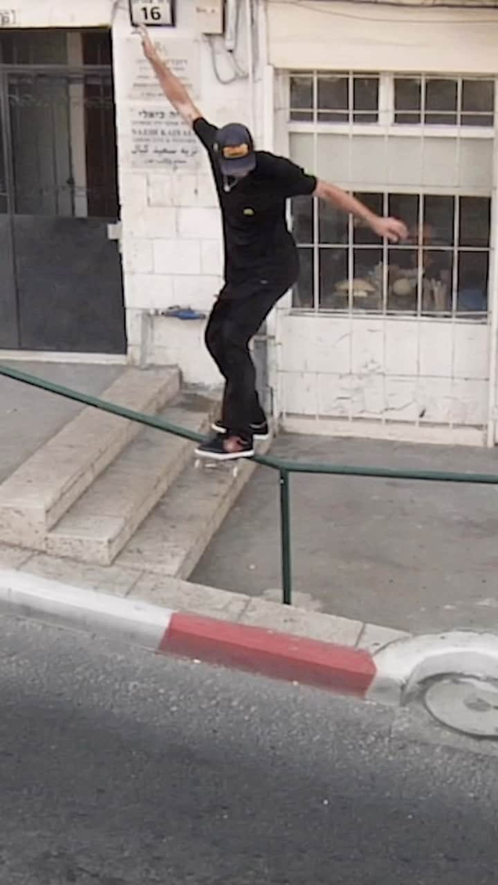 マット・バーガーのインスタグラム：「Some clips from @monsterenergy “Side Mission” video that’s live on @thrashermag   The squad went in around the world 🌎 🎯」