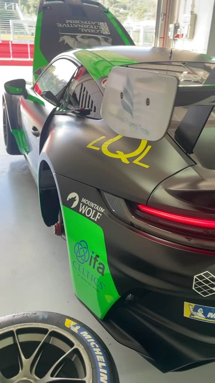 ホルヘ・ロレンソのインスタグラム：「The 2023 brand new Beast! 🐲  ##huberracing #imola #porsche #porschegt3  #newcar #2023 #porsche992 #porschesupercup」