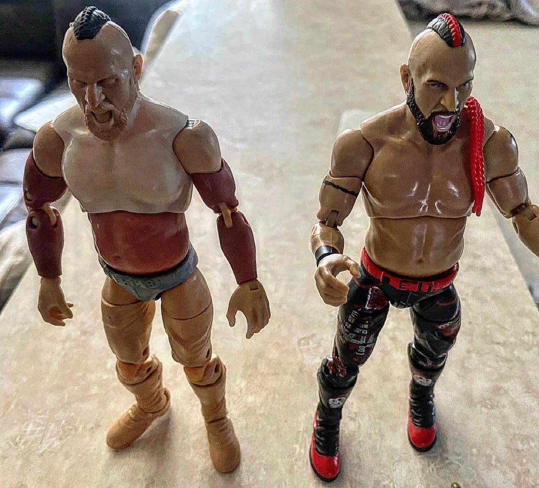ランス・アーチャーのインスタグラム：「Prototype vs Final Product!   #minihawk #aew #lancearcher #murderhawkmonster #actuonfigures」