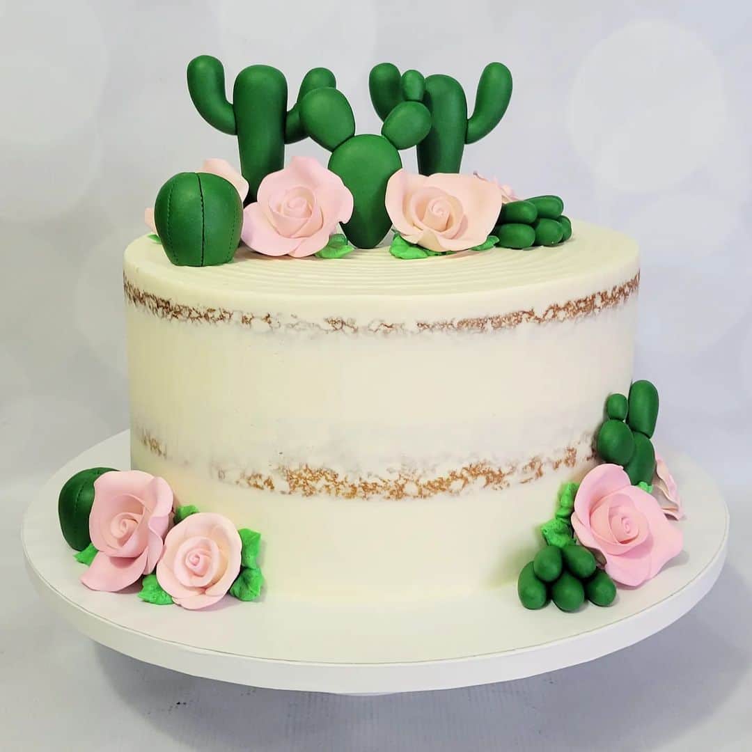 Honey Bee Cakesのインスタグラム：「Semi Naked Cake」