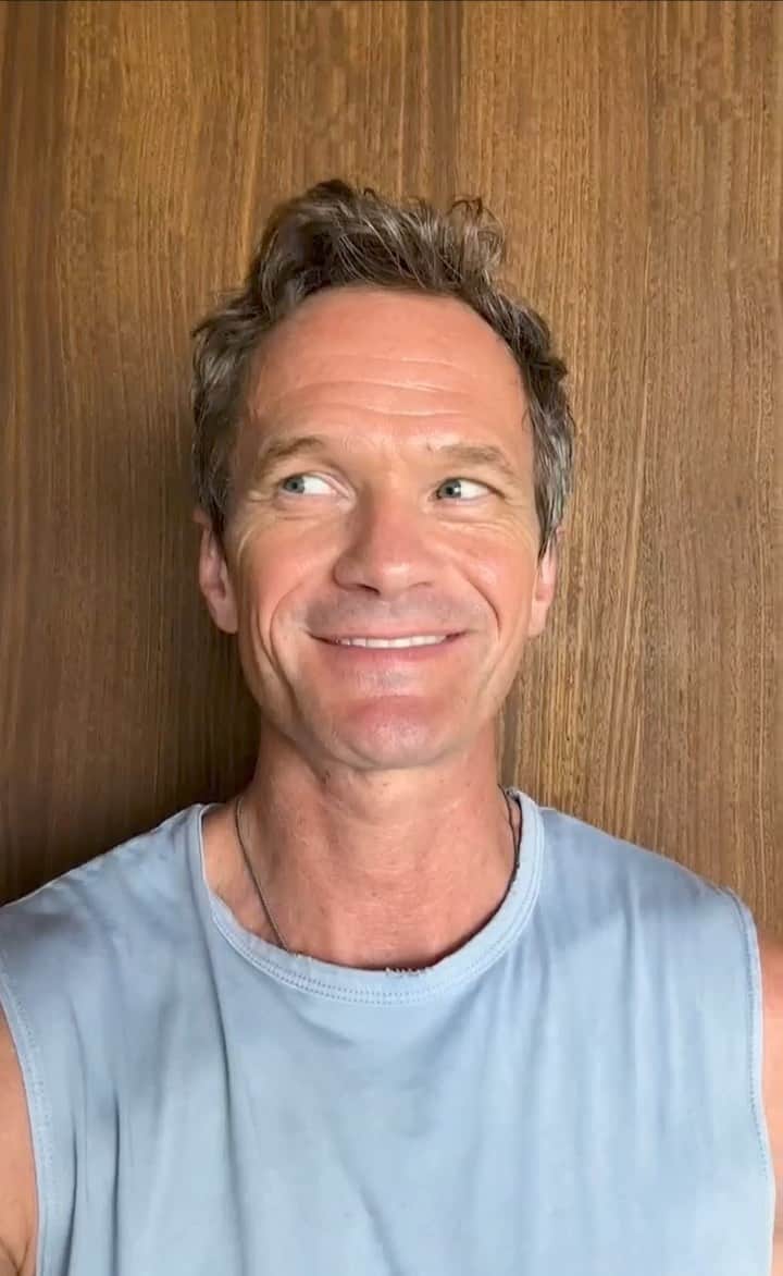 ニール・パトリック・ハリスのインスタグラム：「I’m crazy excited to announce that I will be guest starring in @PeterPanBway from April 11-30! What could possibly go wrong? For tickets and more, head to PanGoesWrongBway.com」
