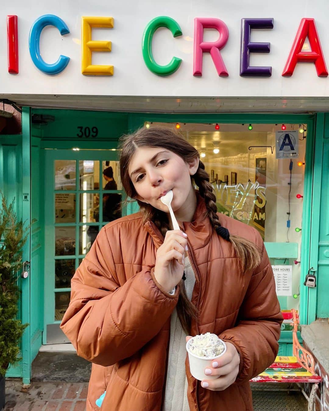 Ilana Wilesのインスタグラム：「Three things you need to know about Davey’s Ice Cream: 1) It was the first place Mazzy ever had ice cream (swipe to last photo to see her eating her first cone) and it’s been her favorite ice cream shop ever since. They make all their ice cream on site with fresh ingredients and you can taste the difference. Her favorite flavor is Peppermint Chip. 2) Davey’s East Village location closed during the pandemic (which was pretty devastating), but in the happiest turn of events ever, it reopened earlier this year on the same block as the March Hare- East 9th Street between 1st and 2nd Avenues. So if you come visit our little toy shop, you should definitely stop at Davey’s for a cone. 3) Davey’s ice cream has been such a staple during Mazzy’s 13 years of life that she asked if we could have a Davey’s station at her Bat Mitzvah. Since we’ve been such good customers, they said ABSOLUTELY. I don’t have any pics of Mazzy eating her favorite flavor at the Bat Mitzvah or the swarms of kids and adults lined up to get a cone (for once in my life, I didn’t have my camera!) but you can swipe to see a pic of the station. It was personal details like these that made the party extra special. Thanks for being a part of Mazzy’s big day, @daveysicecream!🍦」