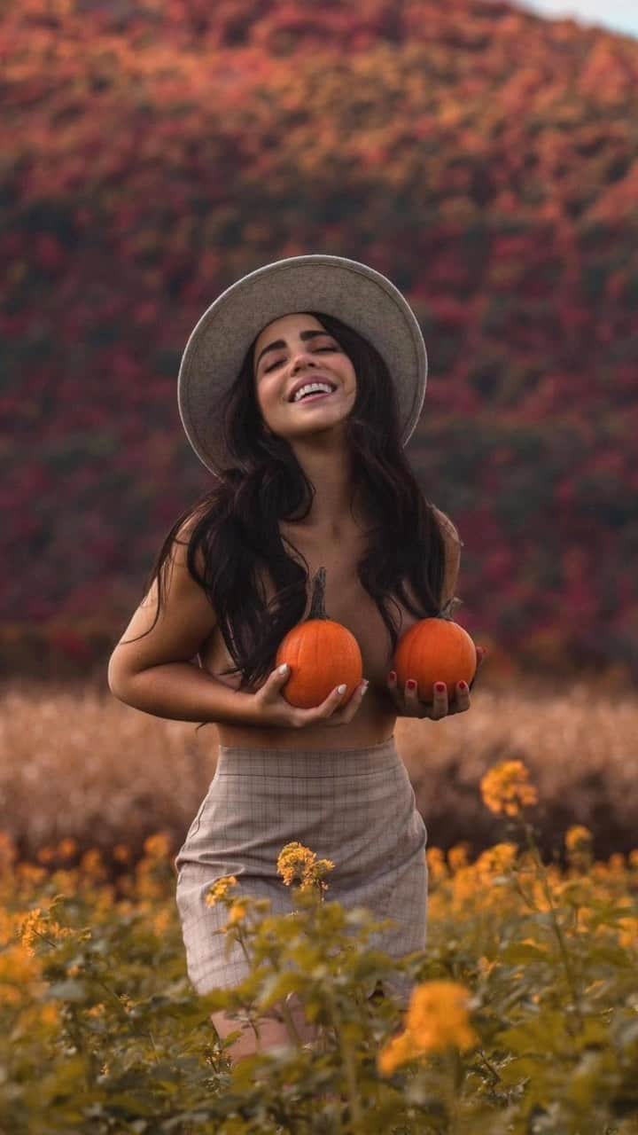 Katy Esquivelのインスタグラム：「Mi evolución empezó cuando aprendí a posar y a tener más confianza 📸🔥Prueba mi curso Camera Ready para que veas un cambio instantáneo en tus fotos y en tu seguridad delante y detrás de cámaras! Link en Bio!」