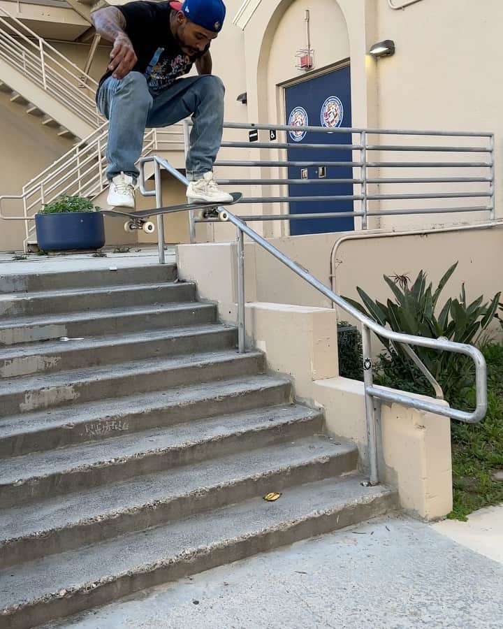 マニー・サンティアゴのインスタグラム：「Triple Crown w THEM 🤟🏽 🎥: @spanishmiketv」