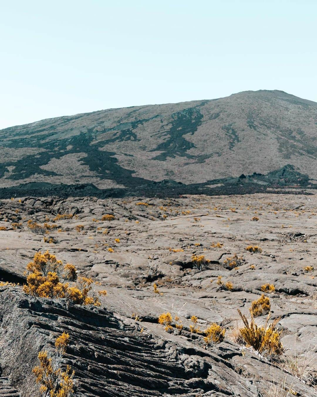 マチルド・グロさんのインスタグラム写真 - (マチルド・グロInstagram)「Quelques photos du Piton de la Fournaise 🇷🇪🙌🏻 lors de mon séjour à La Réunion ! 🤩 • • #roadtrip #pictures #goodmemories #beautifullandscape #paradise」4月4日 4時31分 - gros_mathilde